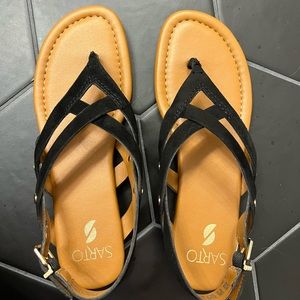 Franco Sarto EUC black size 8 Gretchen strappy suede sandals